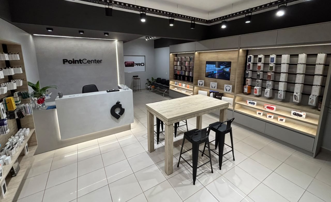 Interior del local de POINTCenter en Cipolletti